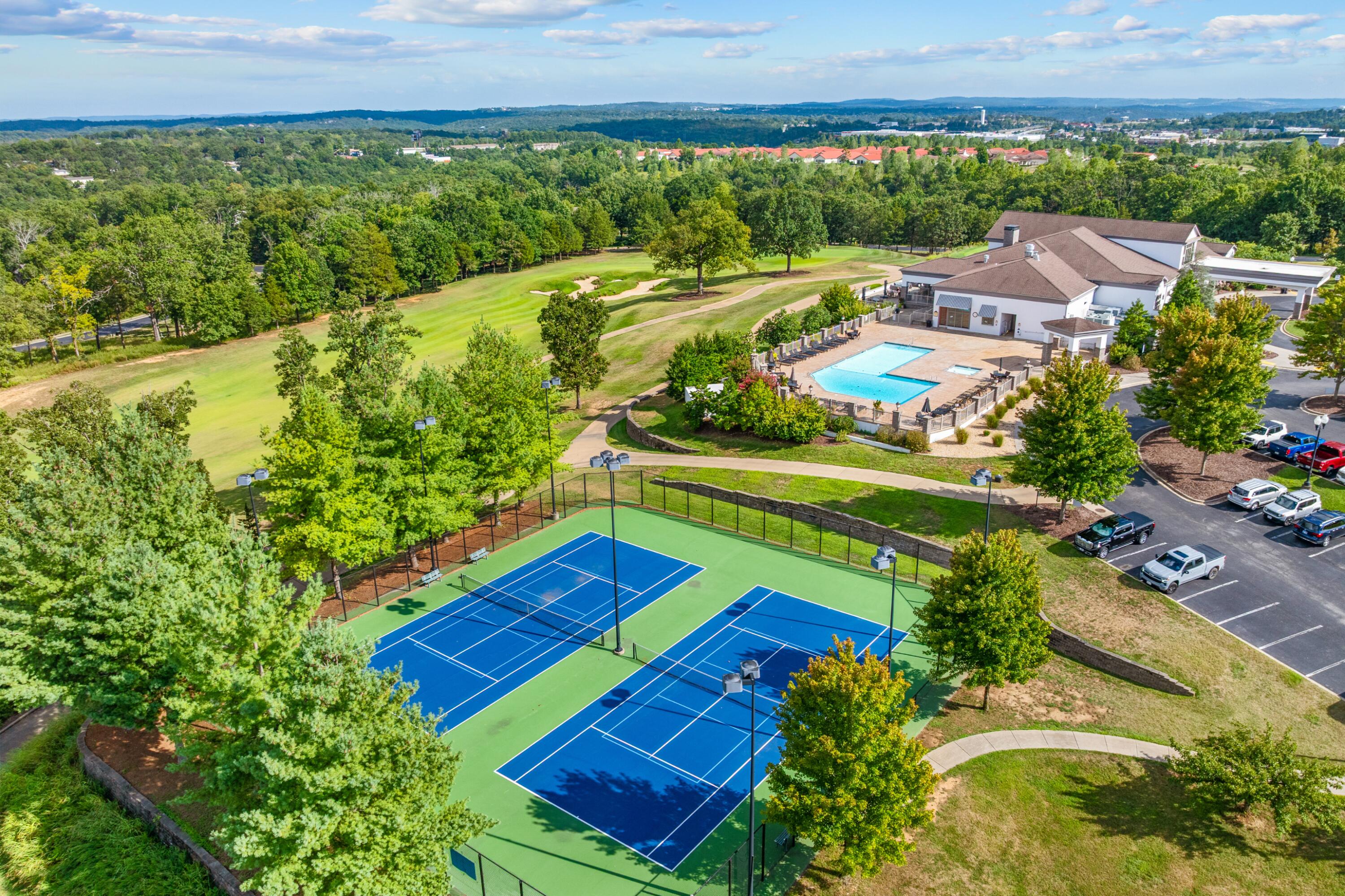 Branson Hills Golf Club Custom Homes and Greenery