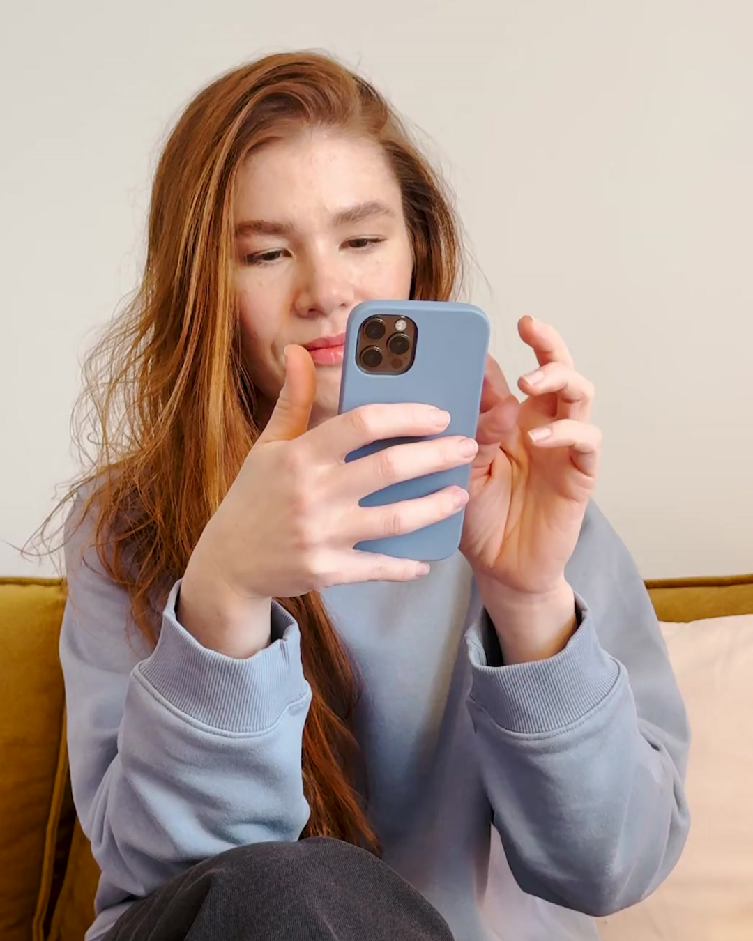 Guest leaving a review on smartphone after Branson vacation rental stay